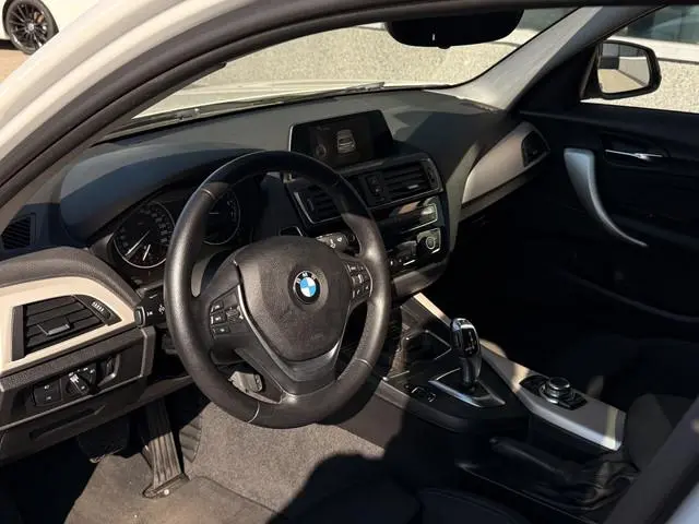 BMW 1-serie 118i EDE Corporate Lease Essential | Cruise | Navi | LED | 18 Inch |