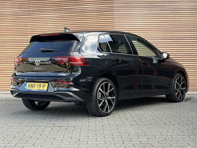 Volkswagen Golf 1.5 eHybrid Life Edition Stoel-stuurverwarming / keyless / Adapt. cruise / Carplay