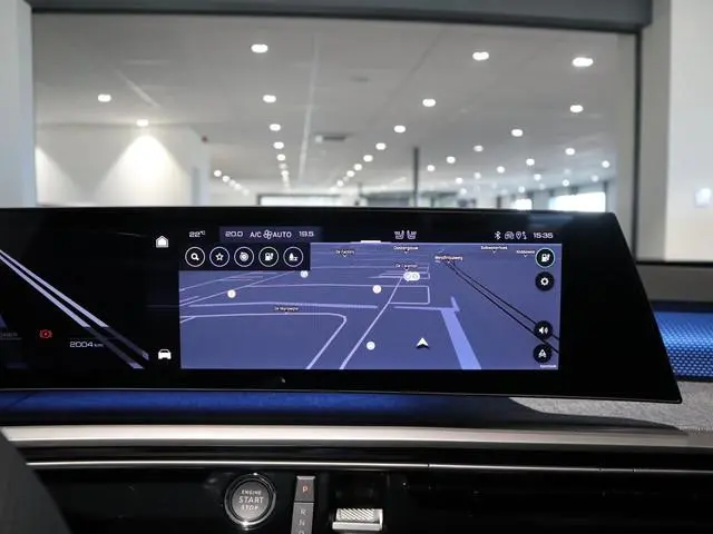 Peugeot e-5008
