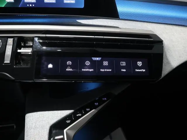 Peugeot e-5008