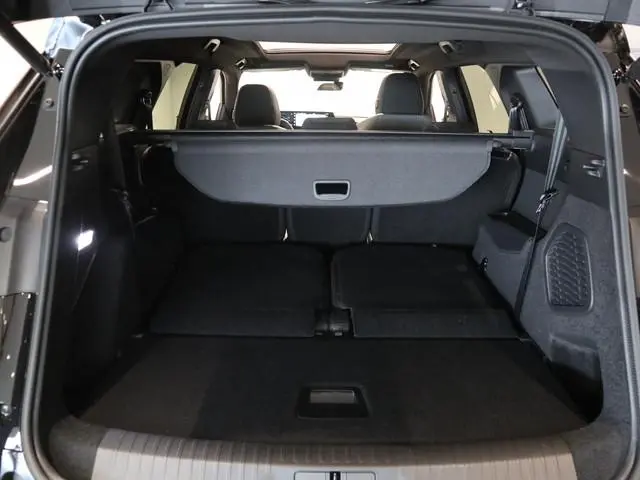 Peugeot e-5008