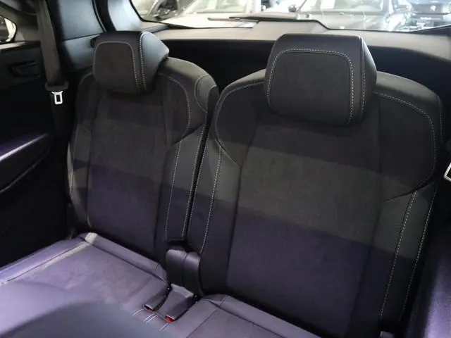 Peugeot e-5008