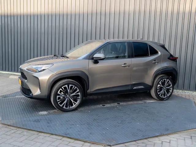 Toyota Yaris Cross 1.5 Hybrid Executive | JBL | Head Up | BSM | Navi | Stoelverw. | Prijs Rijklaar!!