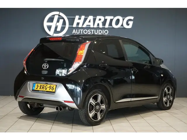 Toyota Aygo 1.0 VVT-i x-clusiv + KEYLESS / LEDER / CAMERA / CLIMATE CONTROL