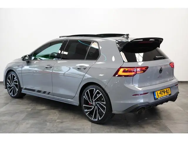 Volkswagen Golf 2.0 TSI GTI Akrapovič Panoramadak Harman&Kardon Sterrenhemel 19''LM
