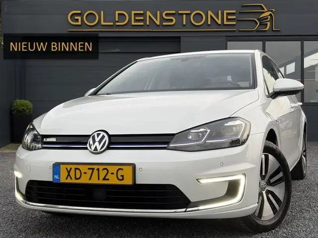 Volkswagen e-Golf e-Golf ✓SOH 85,18 %✓2e Eigenaar✓Carplay✓Navi✓Clima✓Cruise✓Pdc V+A✓136pk✓Lm velgen✓...