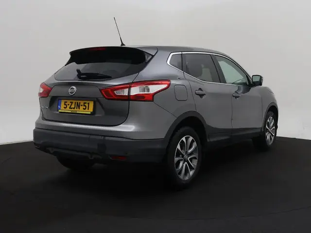 Nissan Qashqai 1.2 Connect Edition | LMV | PDC | Clima | Navi | Camera | Keyless |  01-2015 55.620 K...