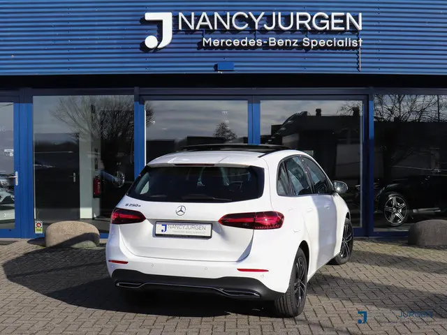 Mercedes-Benz B-klasse 250 e Business Line | Pano | Navi | Cruise | LED | Elektrische Kofferklep | Apple CarPlay | Stoel + Stuur Verw. | Park Assist | Lane Assist | Automaat |