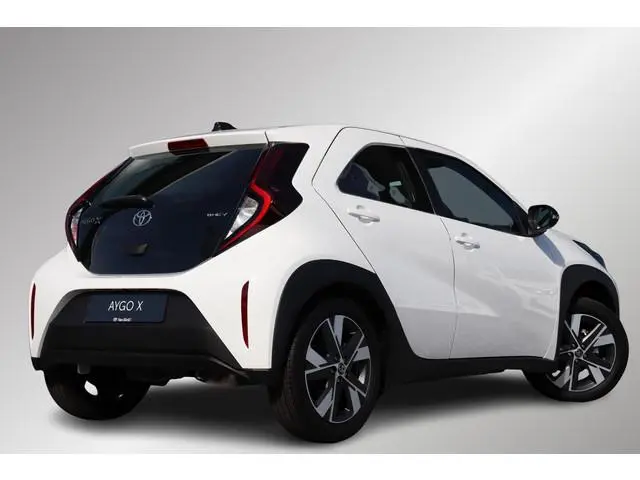 Toyota Aygo X Hybrid 115 Play GO, 17 Inch Lm velgen Nieuw en direct leverbaar met € 1.750,- Inruilvo...