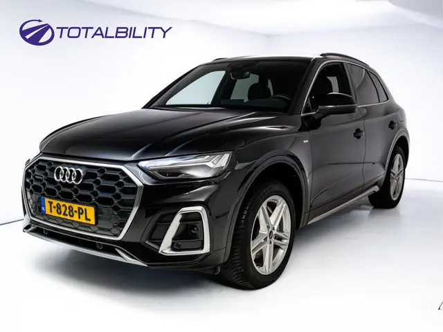 Audi Q5 50 TFSI e S-Line Competition | Panoramadak | Elec. Trekhaak | Stoel- Stuur- & Achterbankverw...