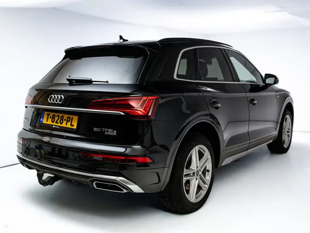 Audi Q5 50 TFSI e S-Line Competition | Panoramadak | Elec. Trekhaak | Stoel- Stuur- & Achterbankverw...