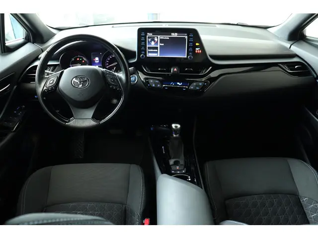Toyota C-HR 1.8 Hybrid Style Bitone, Trekhaak, BSM, Stuur- Stoel- Voorruit verwarming, Apple Carplay...