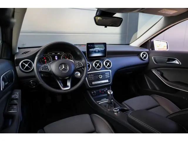 Mercedes-Benz A-klasse 160 Ambition | NAP | DEALER ONDH | STOELVERW | SENSOREN V&A | NAVI |