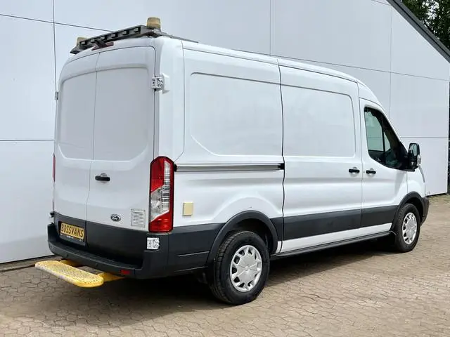 Ford Transit 2.0 TDCI 130PK L2H2 Airco Cruise Control Parkeersensoren Stoelverwarming Zwaailampen Ka...