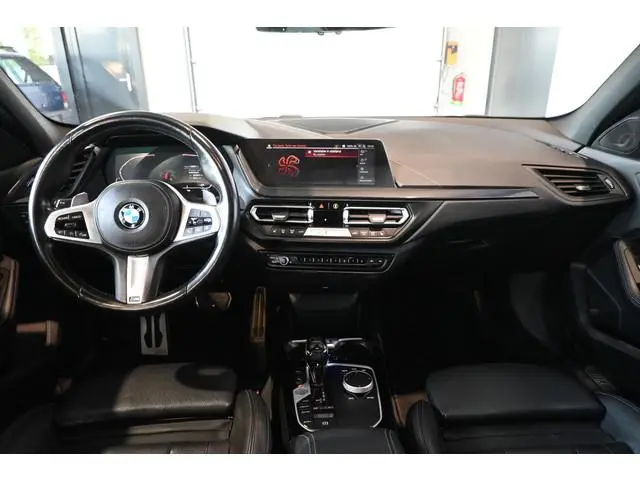 BMW 1-serie 120i Automaat M - Sport Edition Clima Kuipstoelen Panoramadak LED koplampen 19 Inch Came...
