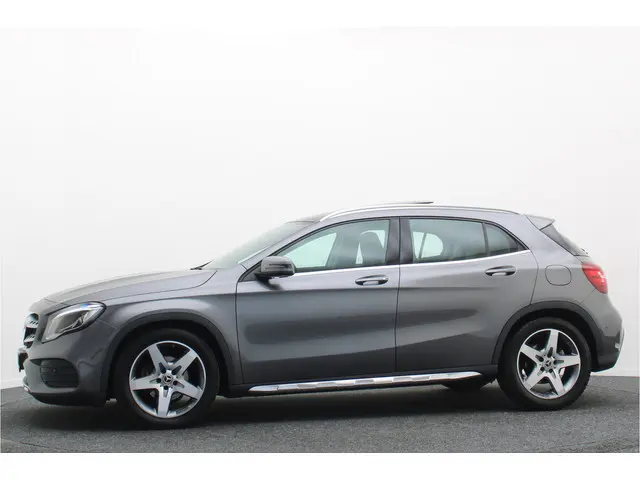 Mercedes-Benz GLA-klasse 200 Premium Plus AMG Panoramadak, Navigatie, Stoelverwarming, Cruise, 18"