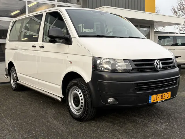 Volkswagen Transporter Kombi 2.0 TDI L1H1 140pk DSG Automaat Btw en bpm vrij 9 persoons Trekhaak Airco Cruisecontrole ex overheidsauto Dealer onderhouden 1e eigenaar Euro 5 Groeps vervoer Taxi Personenbus Tourer Combi Minivan