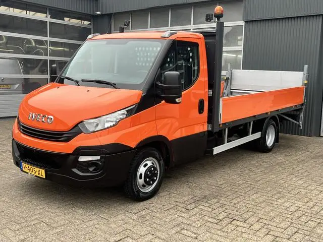 Iveco Daily 35C14 2.3 375 Laadklep 500kg Trekhaak 3500kg trekgewicht Airco 2-Persoons Open laadbak P...