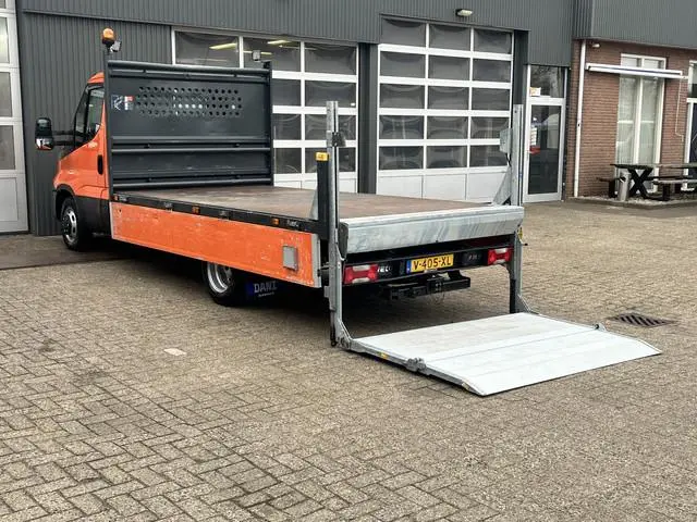 Iveco Daily 35C14 2.3 375 Laadklep 500kg Trekhaak 3500kg trekgewicht Airco 2-Persoons Open laadbak P...