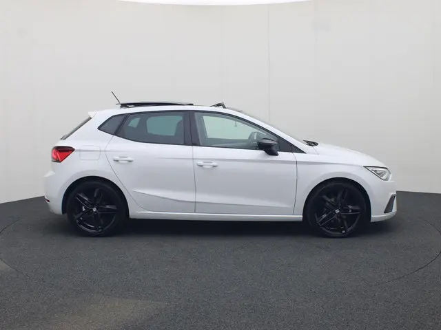SEAT Ibiza 1.0EcoTSI/115PK FL FR Business Connect · Panoramadak · Leder/Alcantara · Camera + Parkeer...