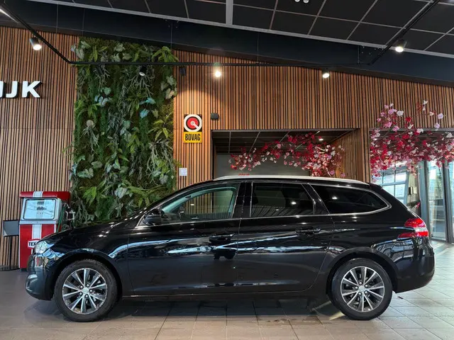 Peugeot 308 SW 1.2 PureTech Blue Lease Premium Camera Pannorama