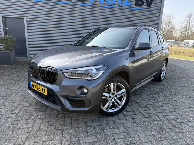 BMW X1 xDrive20i High Executive Leder Panoramadak Trekhaak 2000 KG Trekgewicht! LED Stoelverwarming...