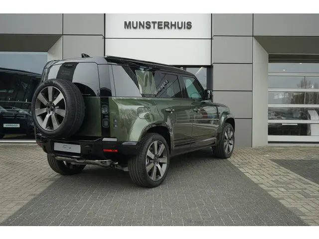 Land Rover Defender 110 P300e 110 X-Dynamic HSE | Schuif/Kantel Dak | Extended Leather | Koelvak | E...