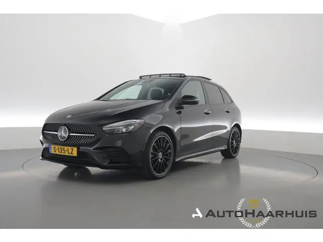 Mercedes-Benz B-klasse 250 e AMG Line | Rijklaar! | Pano | 360cam | Afn. Trekhaak | SOH 93% | Night-...