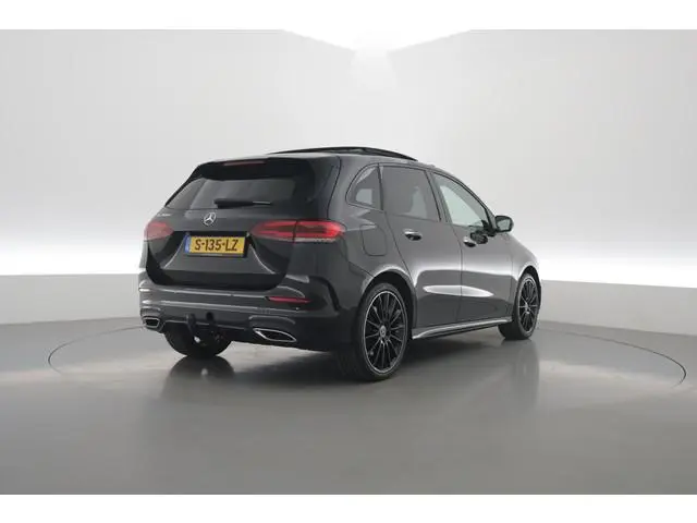 Mercedes-Benz B-klasse 250 e AMG Line | Rijklaar! | Pano | 360cam | Afn. Trekhaak | SOH 93% | Night-...