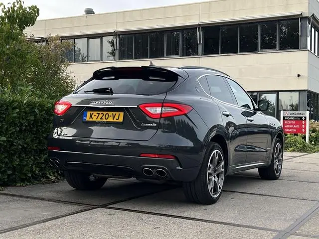 Maserati Levante 3.0 V6 D AWD GranLusso |CARBON|LUCHTVERING|STOELVERW.|TREKHAAK| 19579 \ 5736