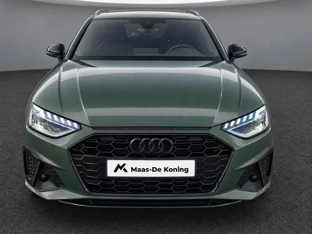 Audi A4 Avant 35 TFSI 150pk S edition Competition · Trekhaak · Camera ·  Stoelverwarming · Apple/And...