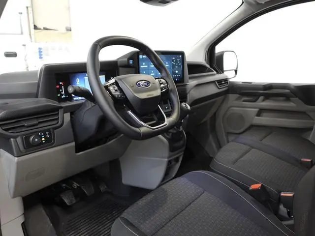 Ford Transit Custom 300 2.0 TDCI L2H1 Trend Dubbele Cabine Nieuw Model Trekhaak Navigatie Apple CarP...