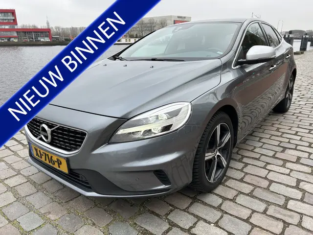 Volvo V40 1.5 T3 Polar+ Sport R design Panodak navi ecc