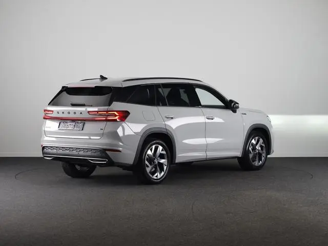 Skoda Kodiaq 1.5 TSI PHEV 204pk Sportline Business | Panoramadak | Trekhaak | Winterpakket | Blind S...