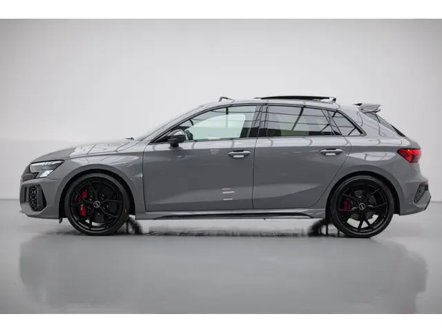 Audi RS3 Sportback 2.5 TFSI Quattro |Pano|Massage|Ceramic|Carbon|Memory|VOLL|