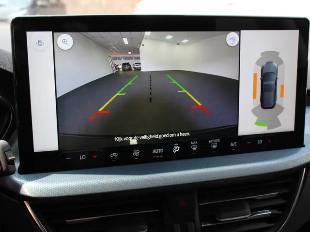 Ford Focus Wagon 1.0 155pk Automaat Hybrid Active X | Navigatie | Climate Control | Camera | Parkeer sensoren | B&O | Dab | Led | Lichtmetalen velgen | Apple Carplay/Android Auto