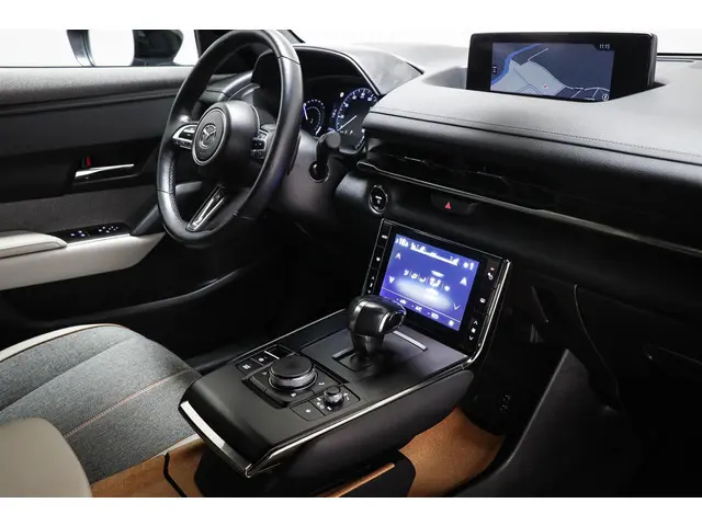 Mazda MX-30 e-SkyActiv 145 Luxury 36 kWh | SOH 95% | STUURVERWARMING | HEAD UP | DAB | APPLE | CAMER...