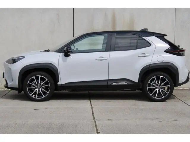 Toyota Yaris Cross 1.5 Hybrid GR Sport  / JBL / ELEKTR A.KLEP / TWO TONE / APPLE /ANDROID AUTO / NAV...
