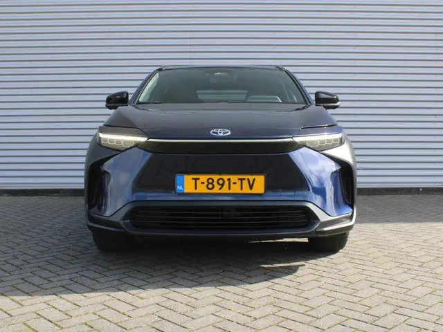 Toyota bZ4X Launch Edition 71 kWh | Trekhaak | 360° Camera | Stuur-/stoelverwarming | Elek. stoelver...