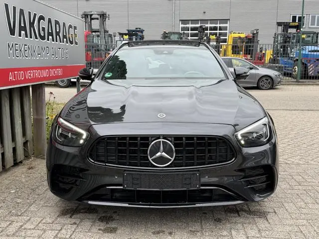 Mercedes-Benz E-klasse Estate 300 e AMG Line 18"/Trekhaak/Panoramadak/Burmester/Dodehoek/360 camera/...