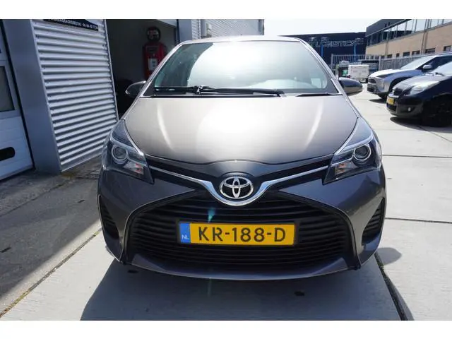 Toyota Yaris 1.3 VVT-i Now Airco|
