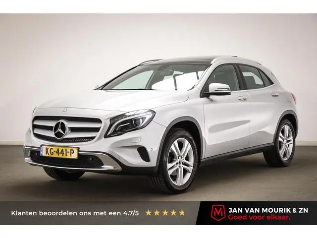 Mercedes-Benz GLA-klasse 180 Ambition | URBAN PACK | PANORAMADAK | STOELVERWARMING | TREKHAAK | 18"