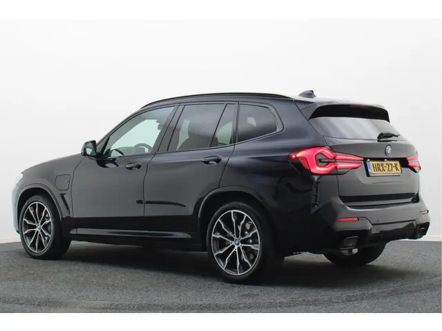 BMW X3 xDrive30e High Executive M-pakket Laser, Panoramadak, Leer, 360° Camera, Apple CarPlay, Head-...