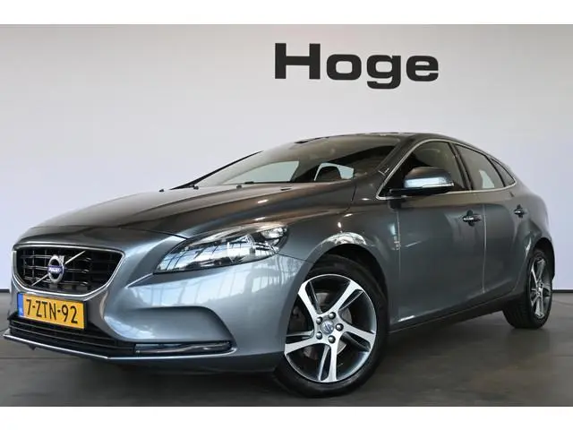 Volvo V40 1.6 T2 Momentum Clima Cruise control Navigatie Camera PDC Trekhaak Inruil mogelijk