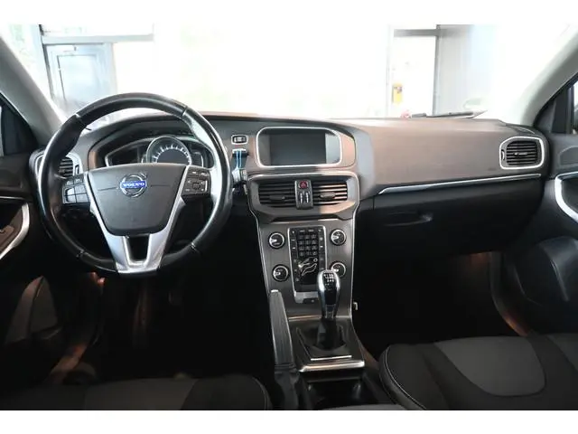 Volvo V40 1.6 T2 Momentum Clima Cruise control Navigatie Camera PDC Trekhaak Inruil mogelijk