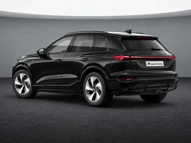 Audi Q6 e-tron S edition 83 kWh 252 PK · Trekhaak elek. wegklapbaar · Optiekpakket zwart · Zwart led...