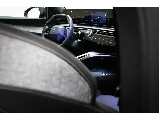 Peugeot e-3008
