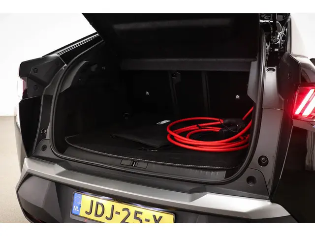Peugeot e-3008