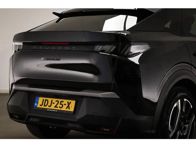 Peugeot e-3008
