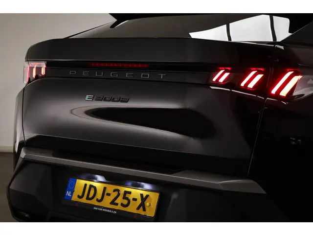 Peugeot e-3008